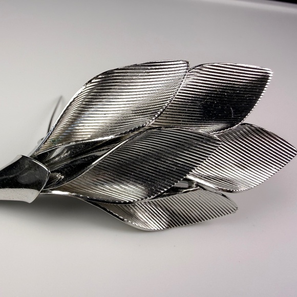 Vintage Trumpet Flowers Brooch - Picture 6 of 9